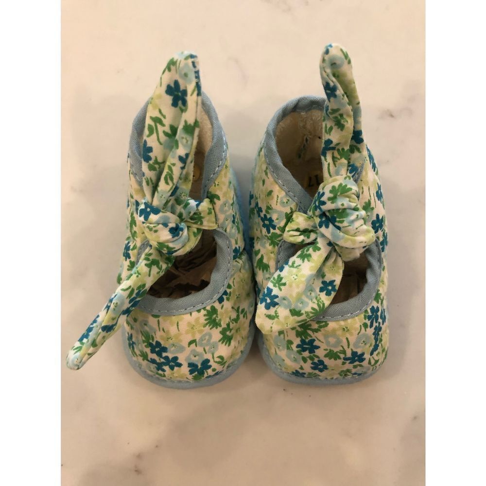 Cacharel Floral Cloth Baby Shoes w/ Bow, 17 - Picture 2 of 7